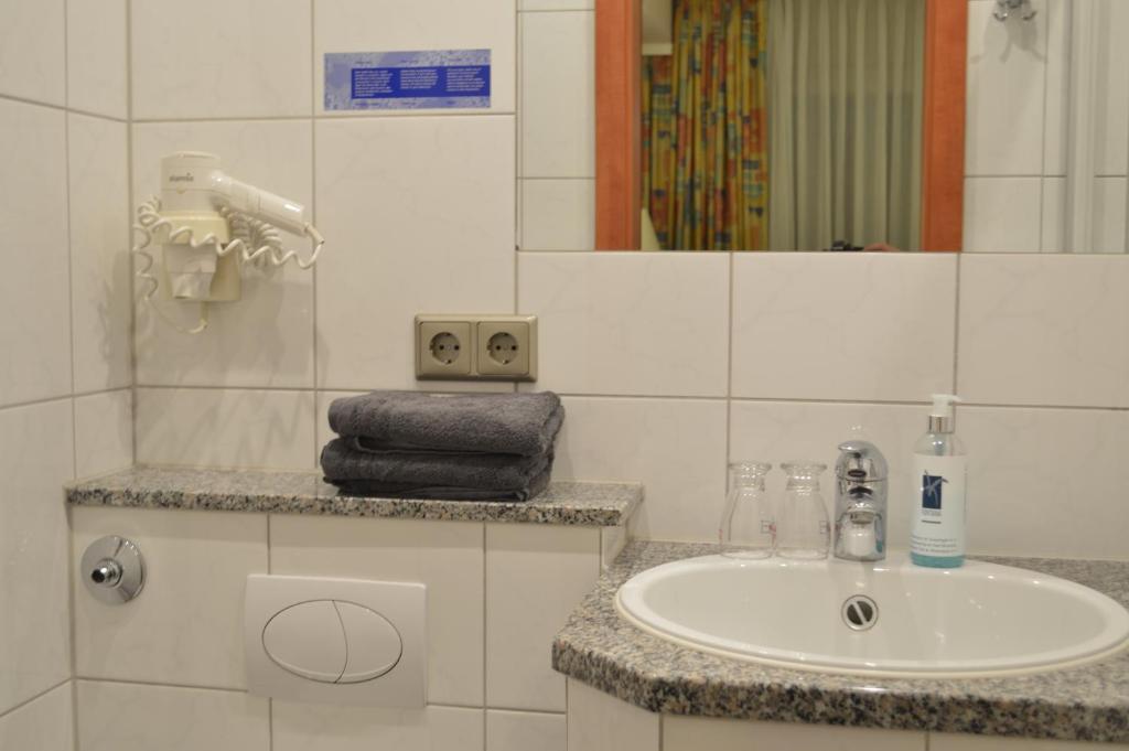 Abant Hotel Frankfurt Obertshausen Zimmer foto