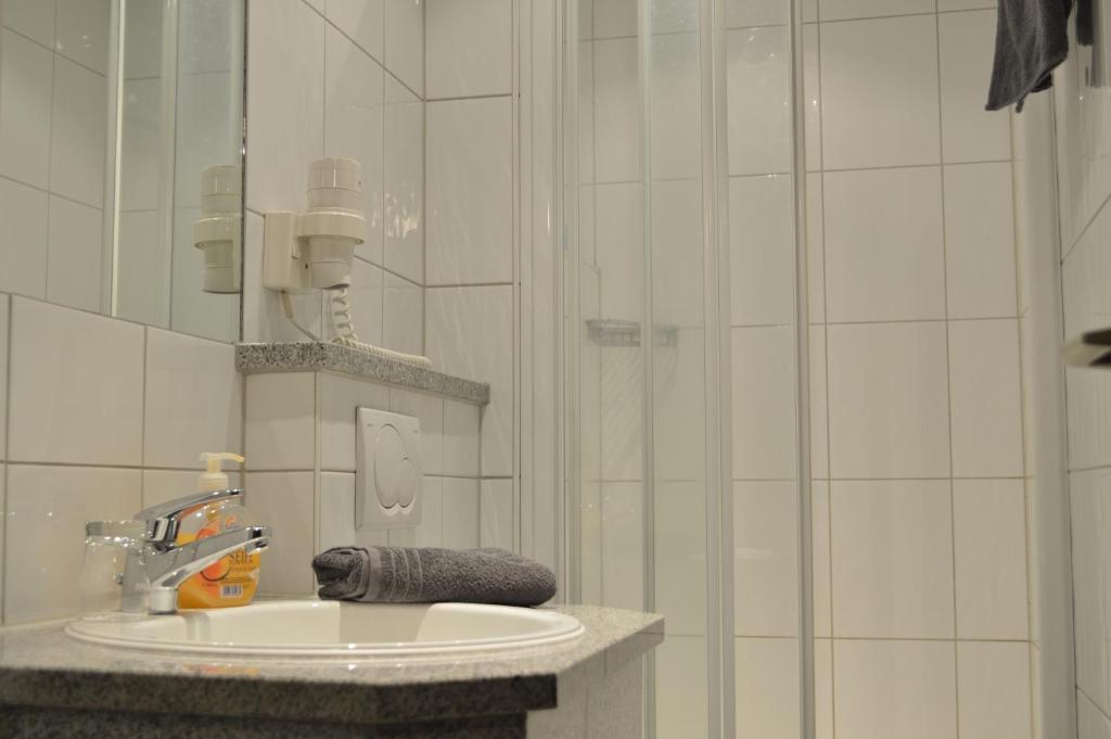 Abant Hotel Frankfurt Obertshausen Zimmer foto